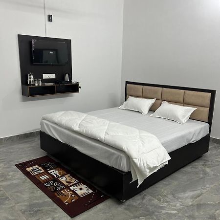 Shri Narayanam Guest House And Home Stay Ayodhya Ngoại thất bức ảnh