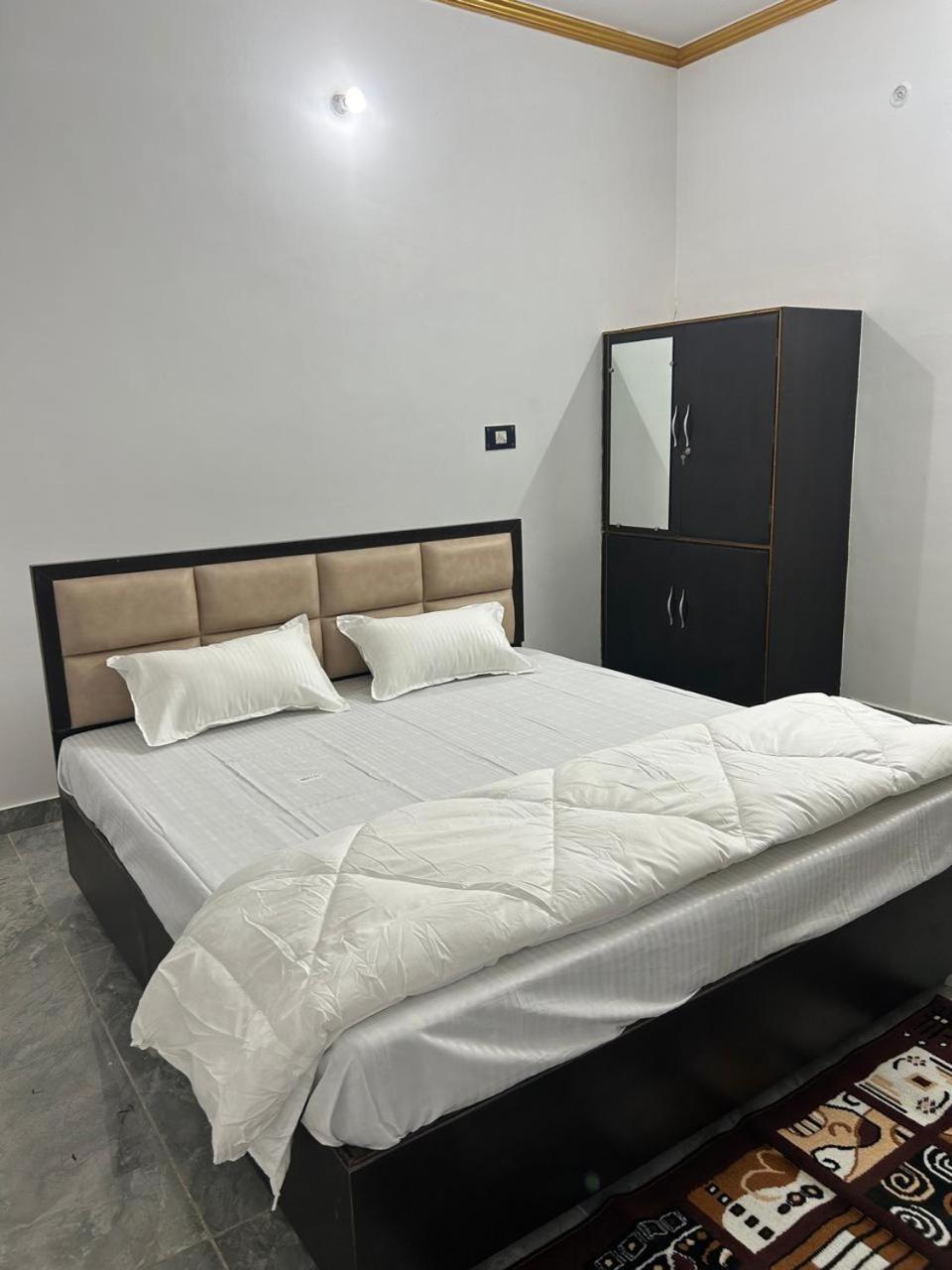 Shri Narayanam Guest House And Home Stay Ayodhya Ngoại thất bức ảnh
